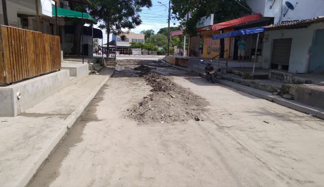 Sedimentos en barrios de Cartagena: En Cartagena cierran vía por afectación de sedimentos