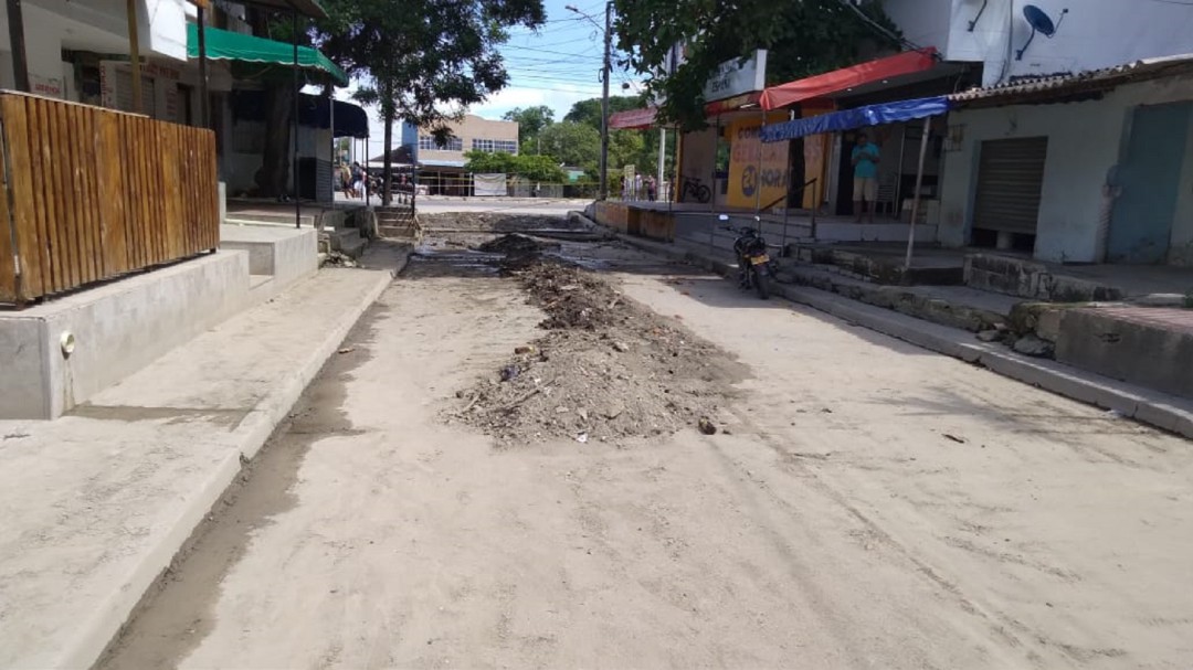 En Cartagena cierran vía por afectación de sedimentos