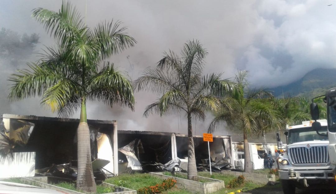 Un incendio consumió varias oficinas del consorcio de autopistas Mar 1: Un incendio consumió varias oficinas del consorcio de autopistas Mar 1
