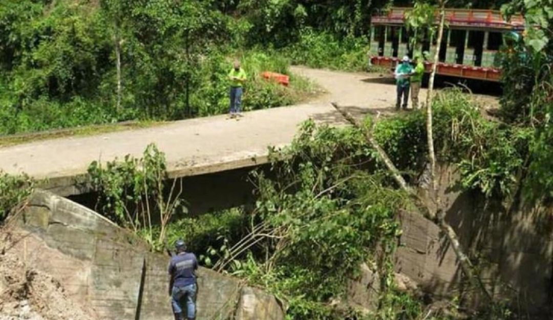 Puente Dabeiba, Antioquia: Daño en puente afecta a 2.000 fincas cafeteras