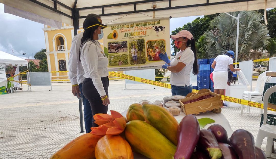 Mercados en Bolívar: En El Carmen de Bolívar, 33 asociaciones participan del mercado campesino