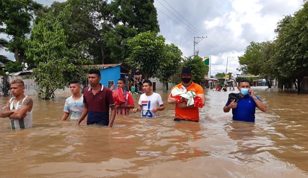 Tormenta tropical ETA: Mujer da a luz en medio de las inundaciones en Fundación, Magdalena