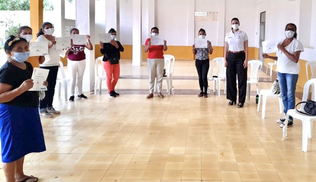 Campesinos en El Carmen de Bolívar: Mujeres en El Carmen de Bolívar se gradúan en proyectos productivos