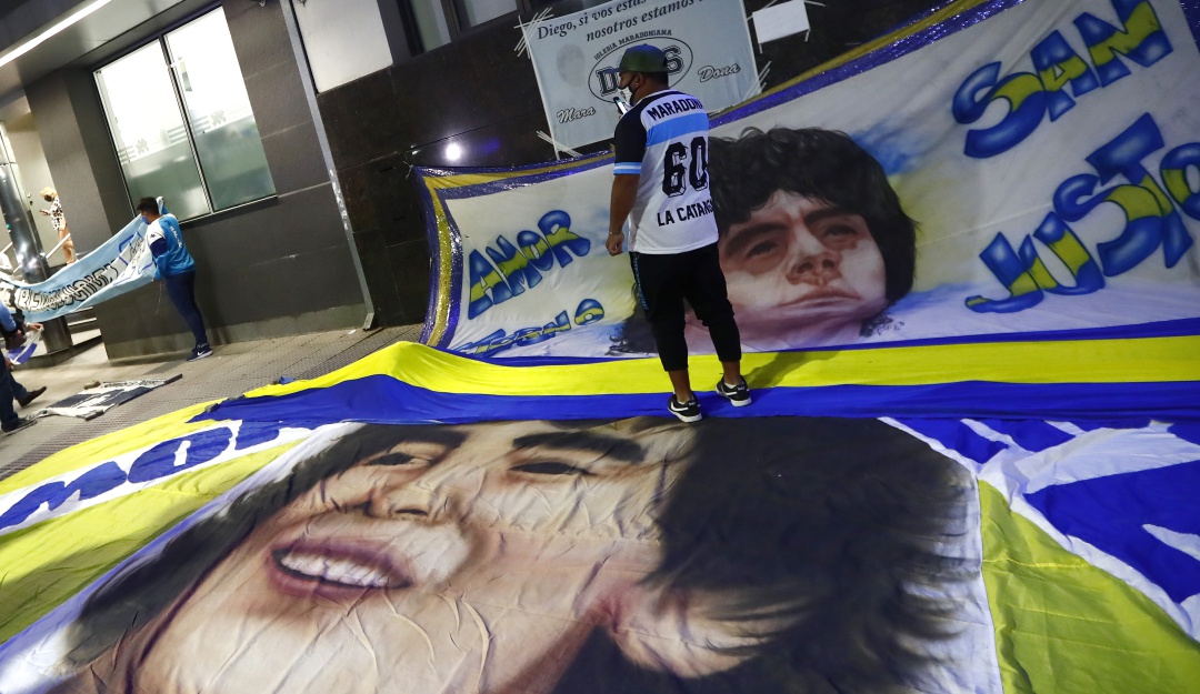 Diego Maradona enfermo: Maradona, operado con éxito de un hematoma en la cabeza