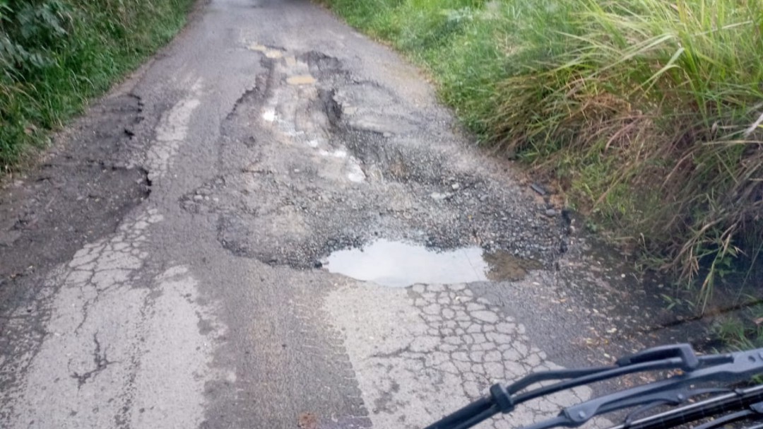 Alcalde en Antioquia acude a la solidaridad para arreglar vía