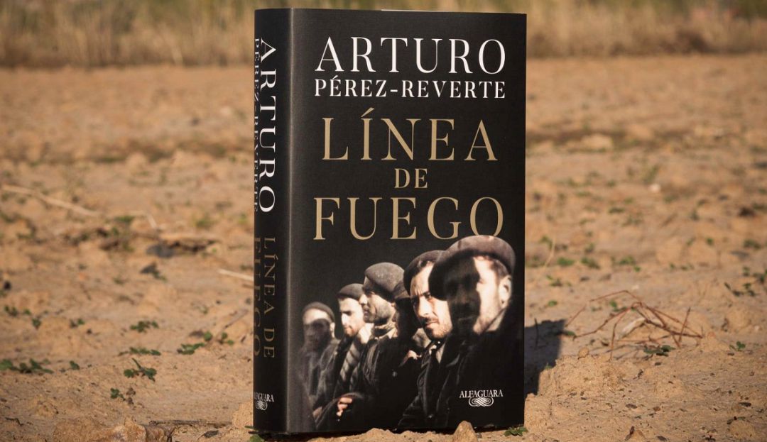 Libros L Nea De Fuego De Arturo P Rez Reverte Una Guerra Entre