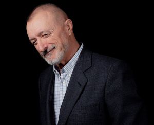Libros: Línea de Fuego de Arturo Pérez-Reverte, una guerra entre hermanos Libros: Línea de Fuego de Arturo Pérez-Reverte, una guerra entre hermanos