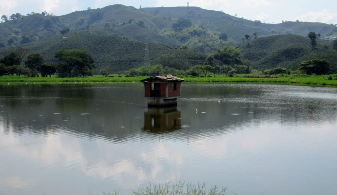 Lago Cameguadua en Chinchiná, Caldas