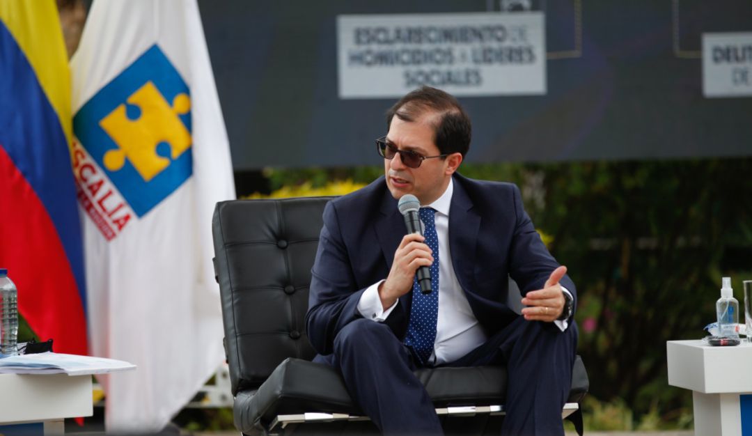 Fiscal Barbosa: Emergencia en el vuelo que transportaba al Fiscal Barbosa