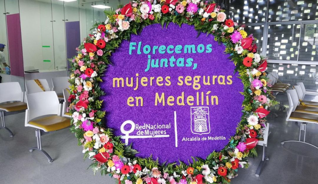Con una silleta promueven el respeto por las mujeres en Medellín: Con una silleta promueven el respeto por las mujeres en Medellín