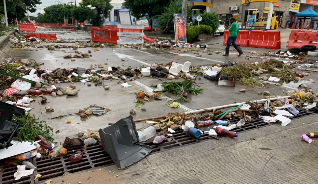 Basuras en Barranquilla: 20 toneladas de basuras se recogieron en rejillas tras aguacero