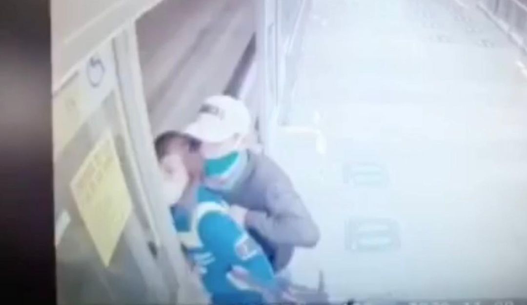 Inseguridad Bogotá: Atracan y apuñalan a taquillera de TransMilenio en una estación
