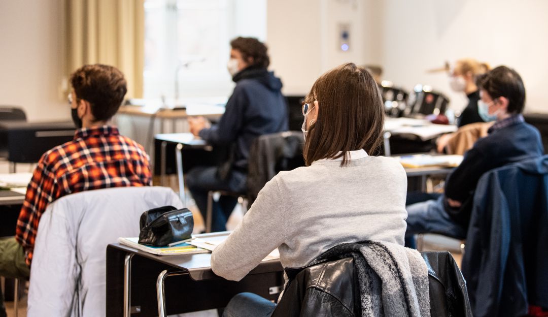 Acceso a la educación: Proyecto que limita los cobros por derechos a universidades pasa a Senado