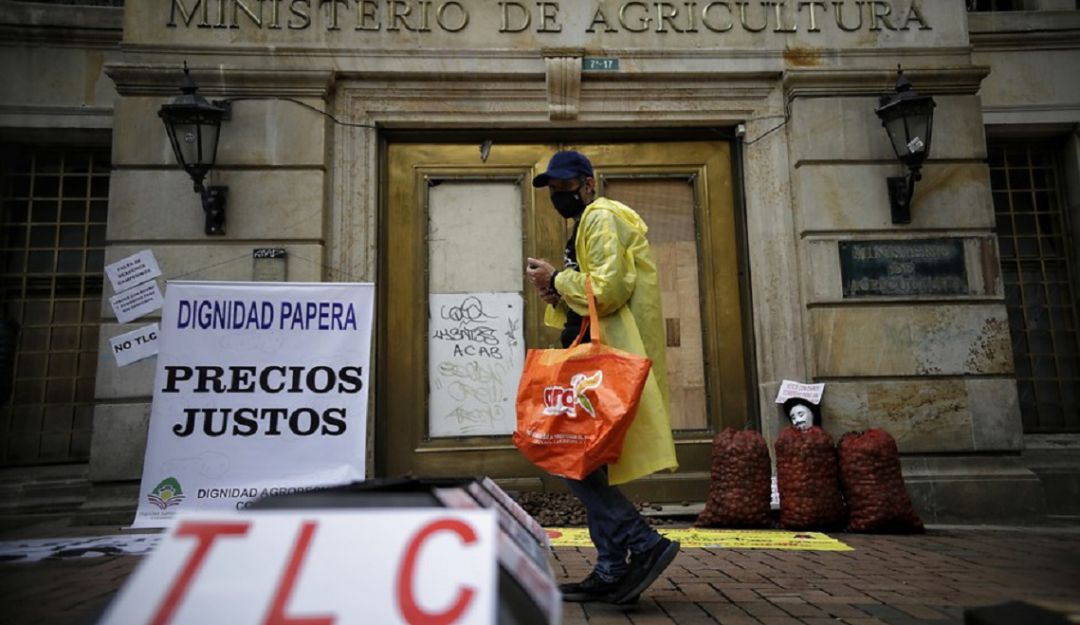 Protesta papera frente a MinAgricultura