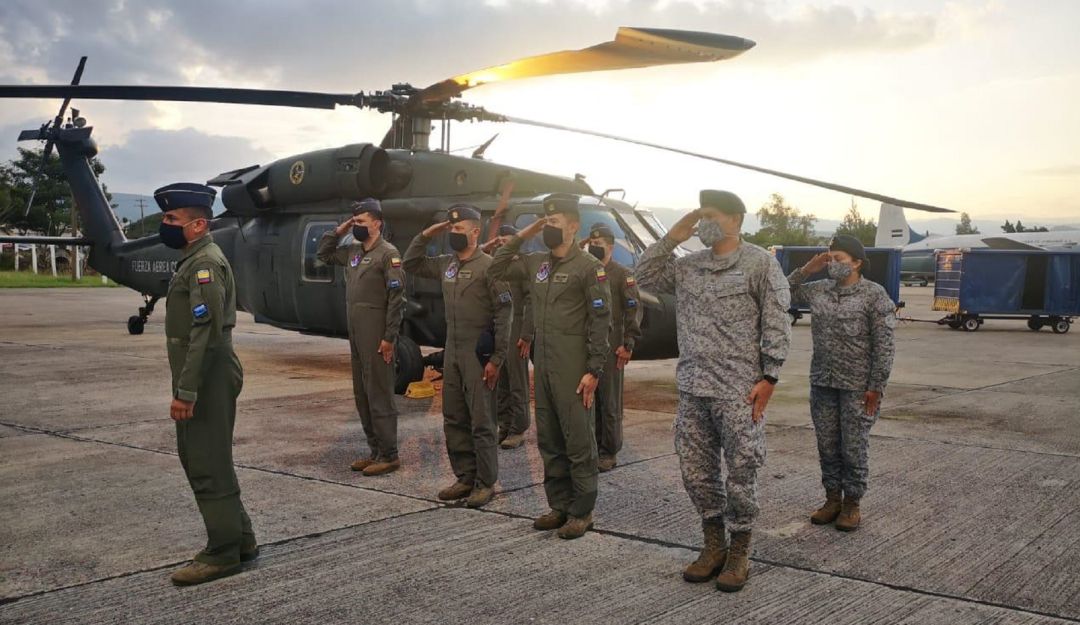 Helicóptero Black Hawk de la FAC inicia operaciones de rescate en Honduras