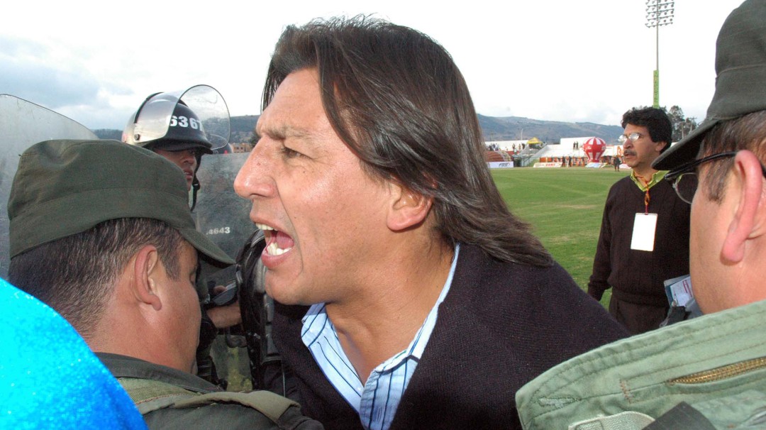 Pimentel dice que no incumplió y anunció medidas penales contra empresaria