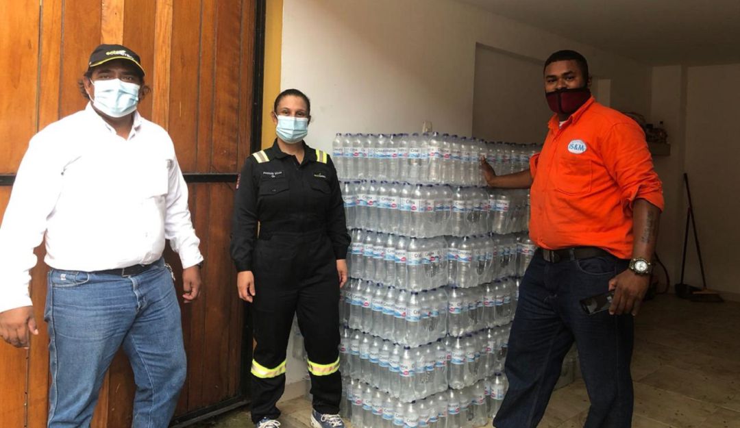 Ayudas humanitarias en Cartagena: Refinería de Cartagena entrega ayudas a damnificados por emergencia