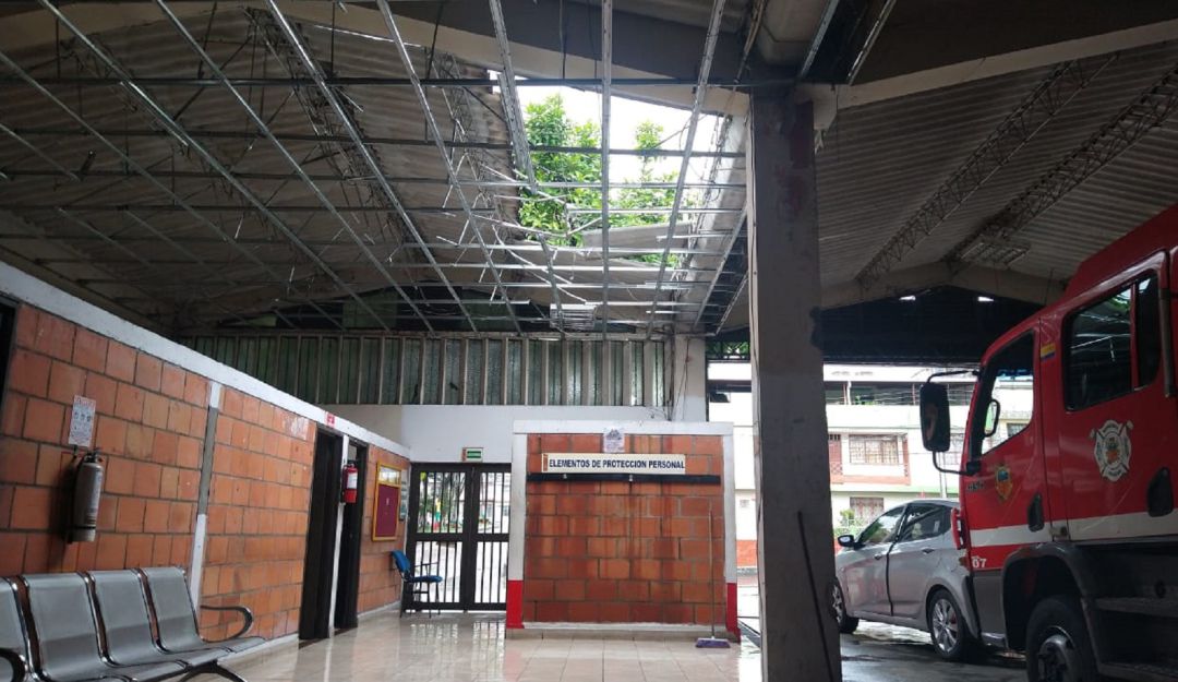 Tolima invierno: Colapsó el techo de la estaciónde bomberos de la 60 en Ibagué