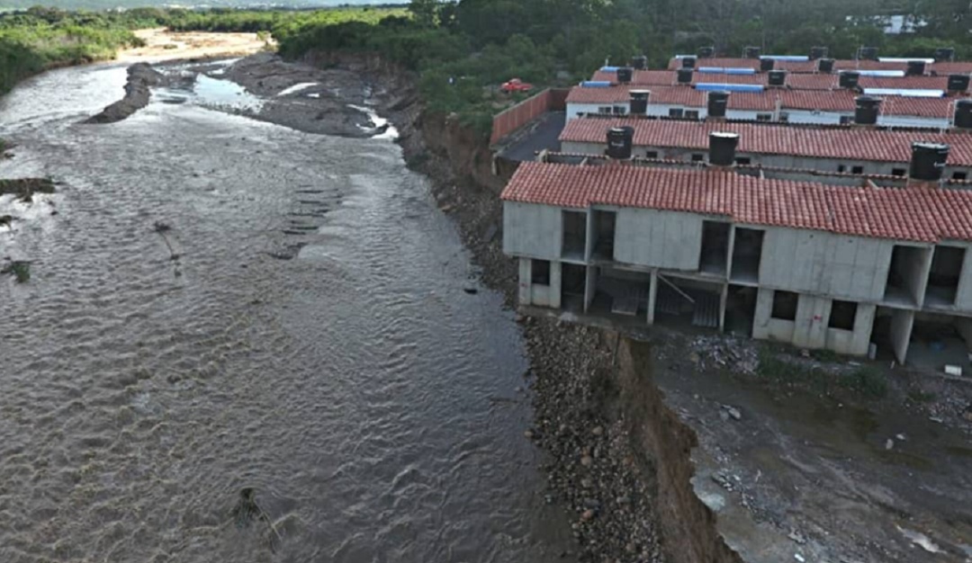 35 familias afectadas del conjunto residencial Brisas de Arkamar: Familias de Arkamar piden solución a constructores