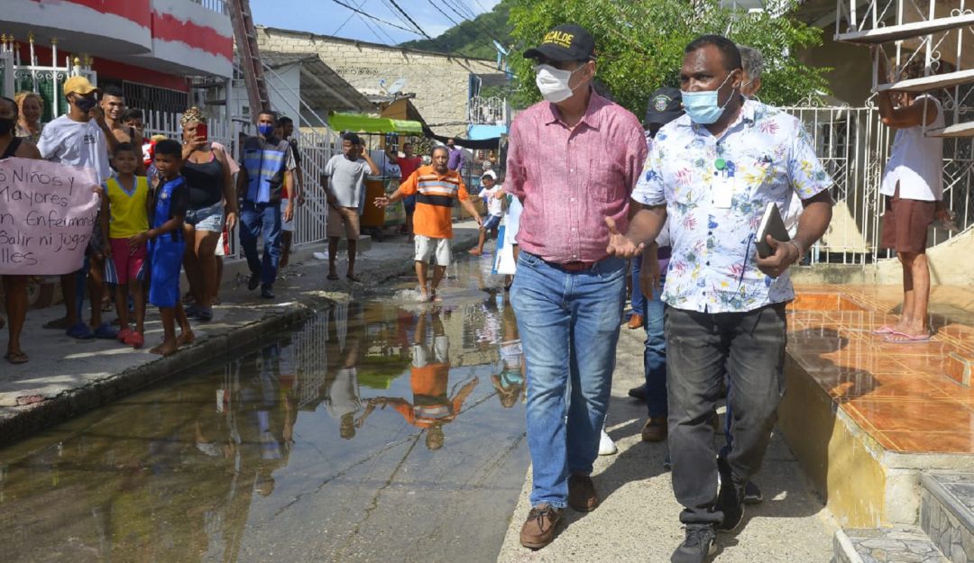 Comunidades en Cartagena: Dau visitó barrio Chino y gestionará solución de alcantarillado