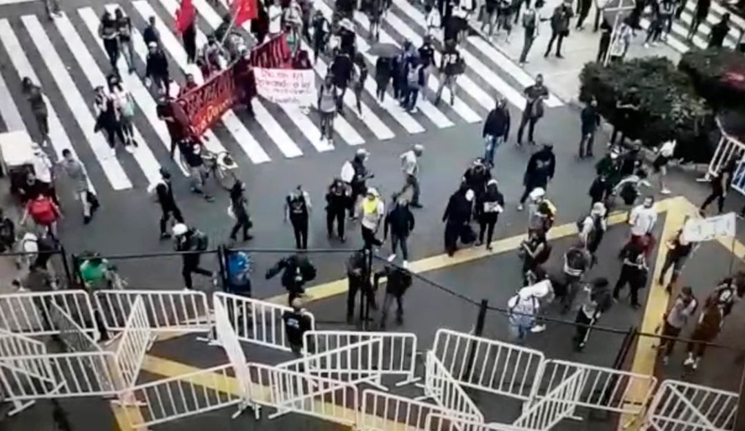En medio de protestas se vivió el día sin IVA en Medellín