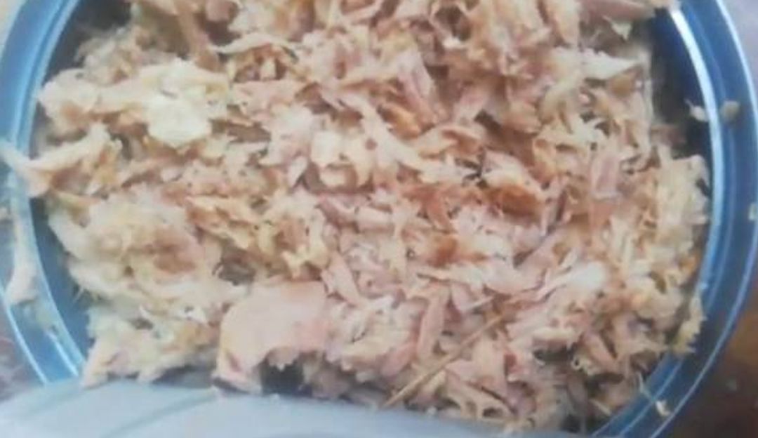 Denuncian descomposición de atún entregado por el PAE del Distrito