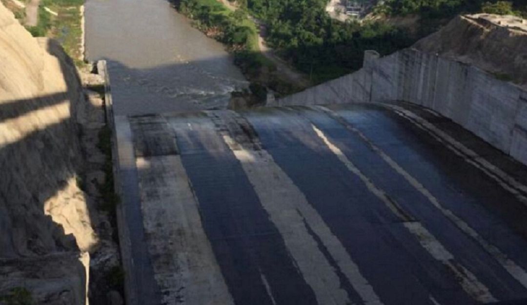 COMPUERTA EMBALSE ISAGEN TOPOCORO HIDROELECTRICA EMBALSE RIO SOGAMOSO: Isagen cerró dos de las cuatro compuertas
