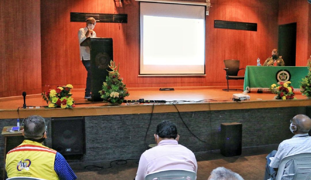 Taxistas en Cartagena: Taxistas se reúnen con el distrito y evaluarán suspender movilizaciones