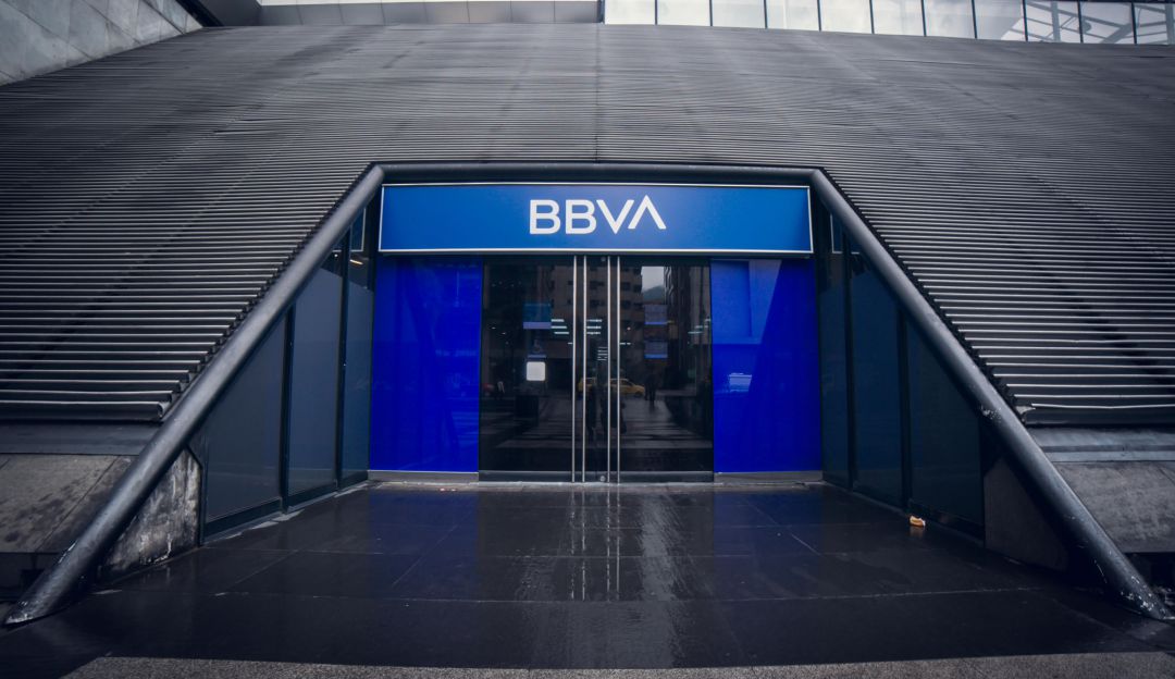 BBVA deuda millonaria: Corte le da la razón al banco BBVA y no tendrá que pagar millonaria deuda