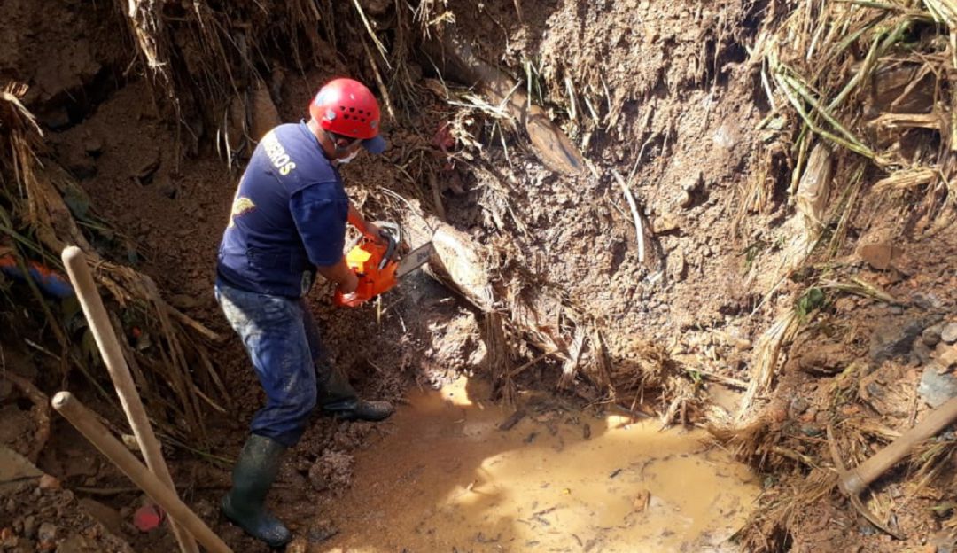 eL CADAVER HALLADO EN bETULIA ARRASTRADO POR UNA QUEBRADA: Los bomberos hallaron el cadáver del campesino desaparecido en Betulia