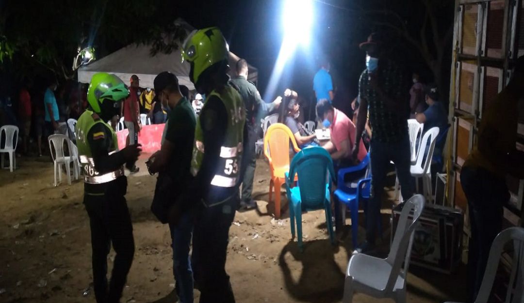 CORONAVIRUS: Hallan 80 personas en gallera clandestina en Puerto Colombia