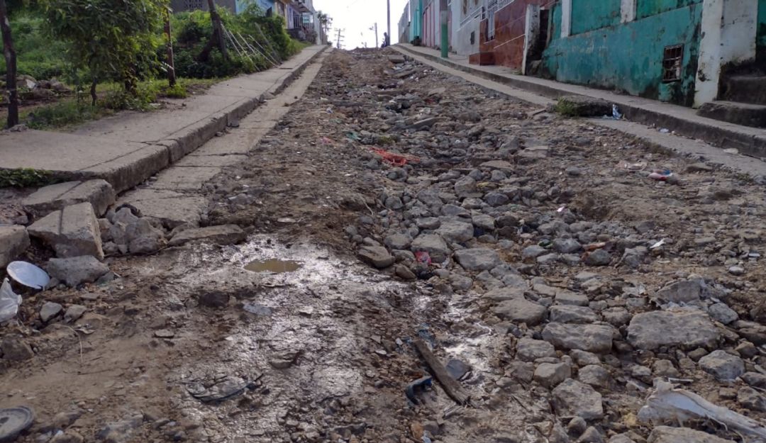 Pavimentación de vía en Cartagena: En Cartagena 5 barrios reclaman pavimentación de una vía