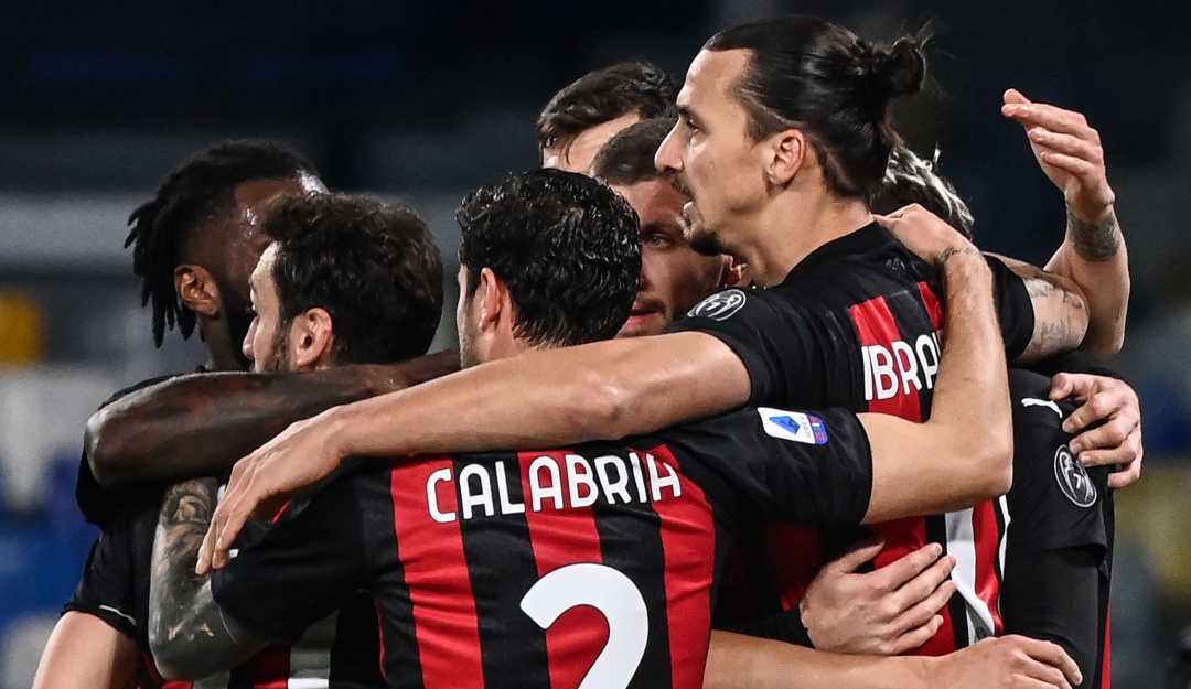 Ibrahimovic Milan Napoli: Ibrahimovic llevó al Milan al liderato pero se marchó lesionado