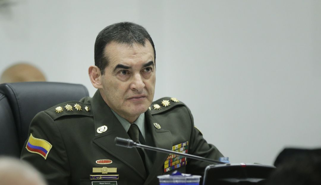 General William Salamanca y el general Óscar Atehortúa: Se agrava el choque entre el director y el inspector de la Policía Nacional