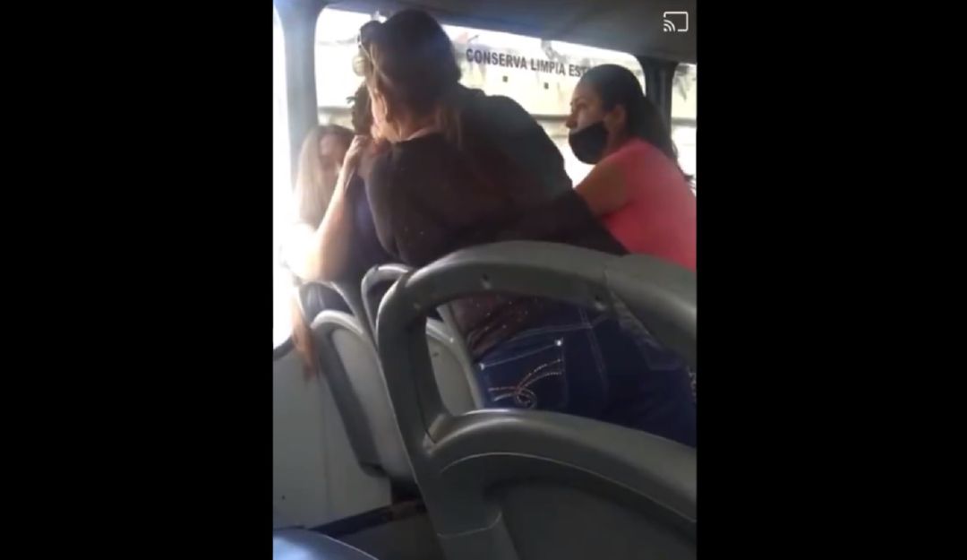 Encontró a su pareja con amante en bus intermunicipal: Fuerte riña: mujer encontró a su pareja con amante en bus intermunicipal
