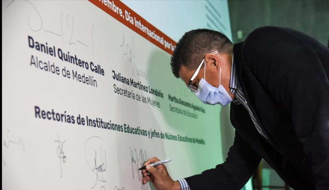 Instituciones educativas de Medellín, firmaron pacto para prevenir el acoso