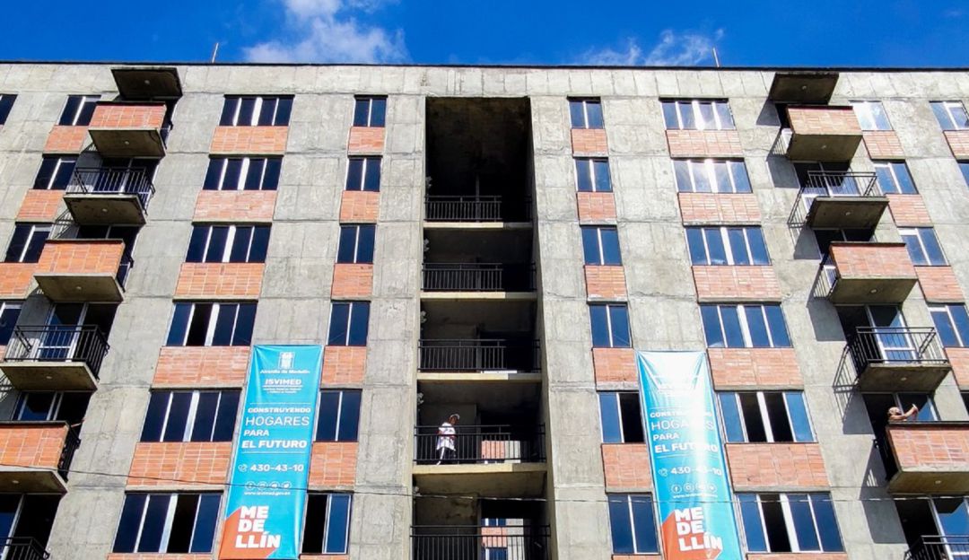 320 viviendas nuevas fueron entregadas en Medellín: La Alcaldía de Medellín entregó 320 viviendas a familias de San Cristóbal
