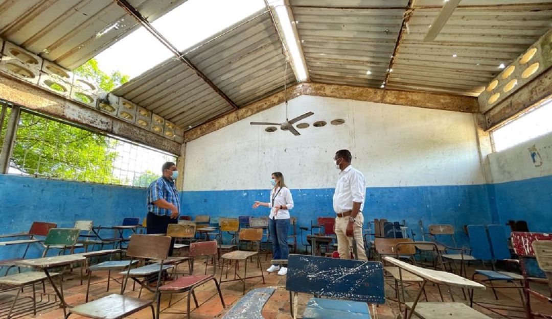 Colegios afectados por las lluvias en Bolívar: Autoridades realizan recorrido en colegios afectados por lluvias en Bolívar