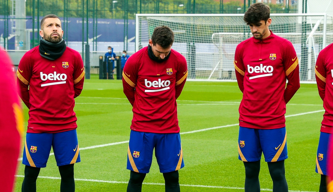 Messi Barcelona Maradona: Con Messi totalmente conmovido, Barcelona rindió homenaje a Maradona