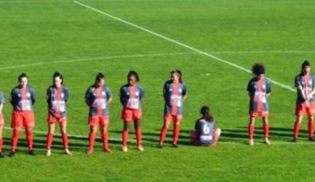 Paula Dapena, con el númeor 6.