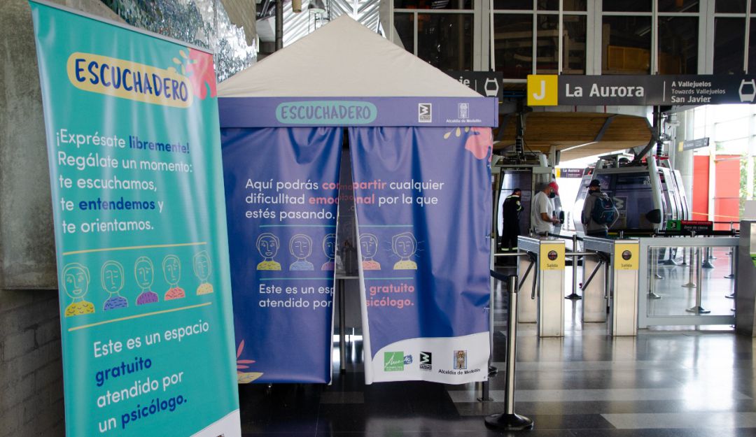 El metro de Medellín cuenta con dos nuevos escuchaderos por la salud mental