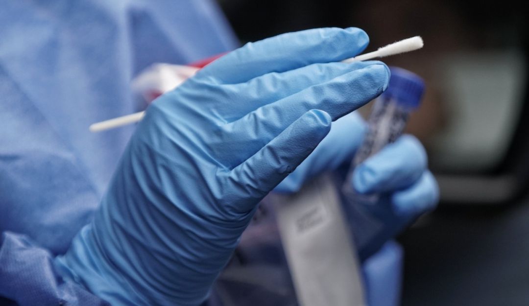 Pruebas PCR: Viajeros sí deben presentar prueba negativa de COVID para entrar al país