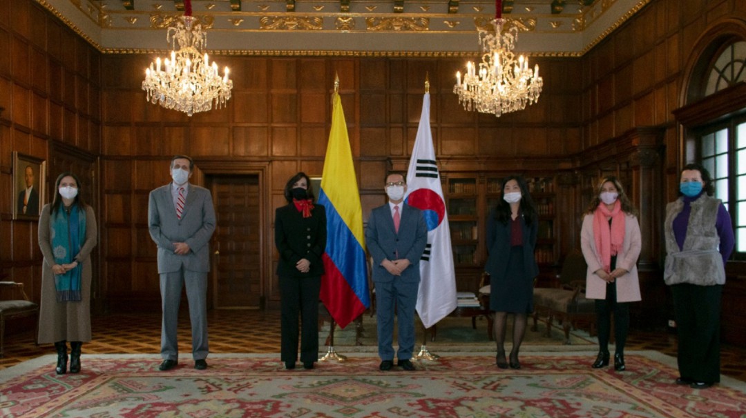 Japón y Corea donan recursos para damnificados en Providencia
