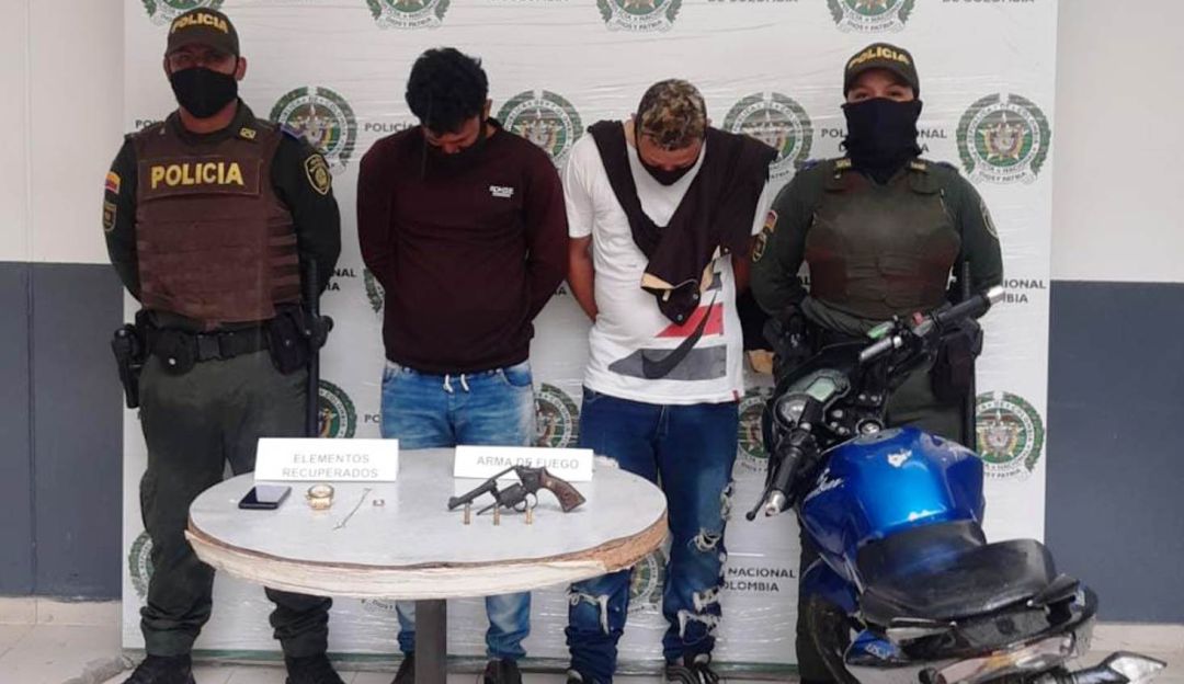 Tres capturados Cartagena: Tres capturados en flagrancia por porte ilegal de armas de fuego y hurto