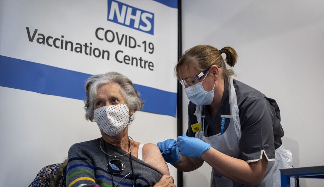 Reino Unido vacunas: El Reino Unido comenzó las vacunaciones contra el coronavirus