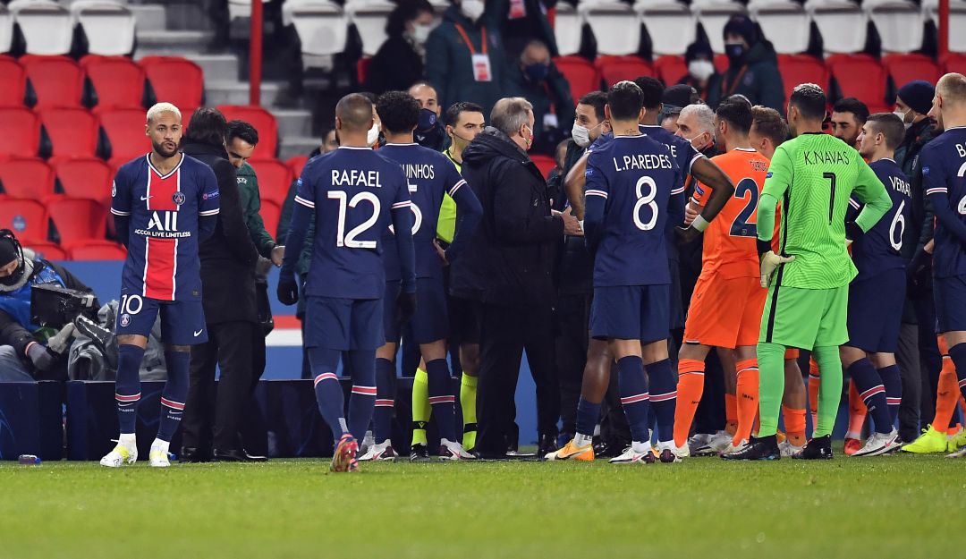 PSG Istanbul racismo Champions: PSG e Istanbul se unieron ante un acto de racismo y su juego fue aplazado