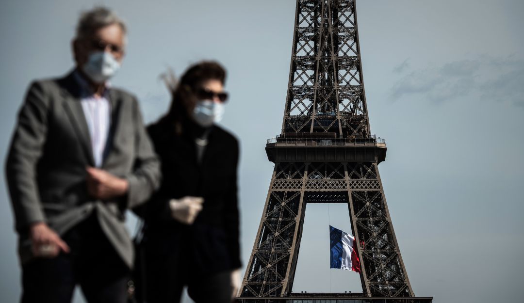 Coronavirus distanciamiento contagio: Francia reinstaura toque de queda durante todo diciembre