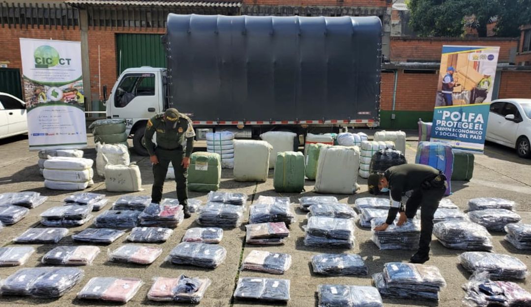 La policía incautó más de 16 mil prendas de vestir de contrabando