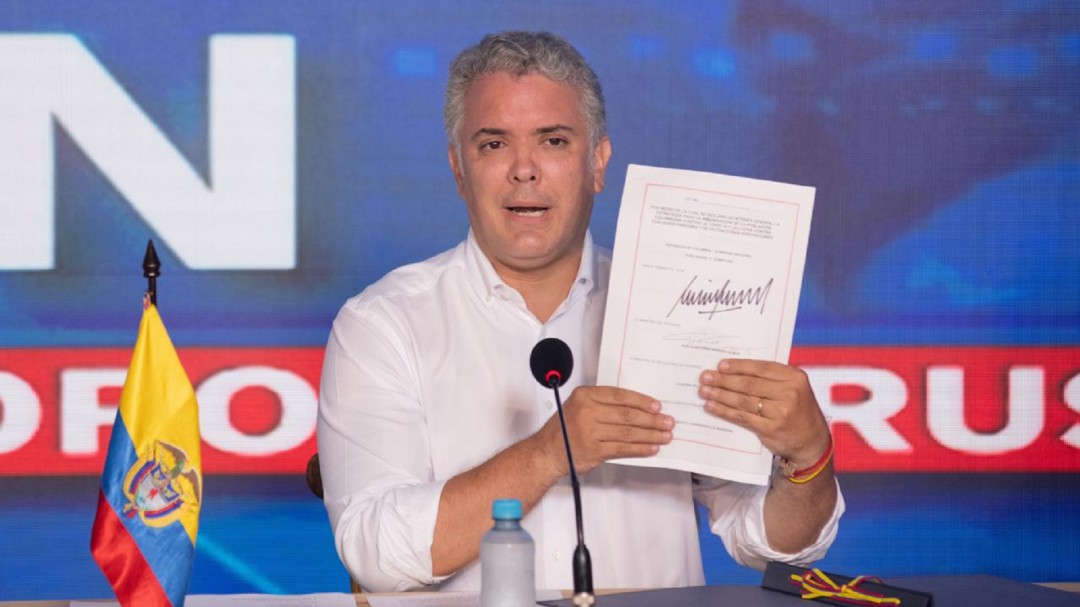 Duque firma decreto que busca potenciar empleo juvenil en Colombia