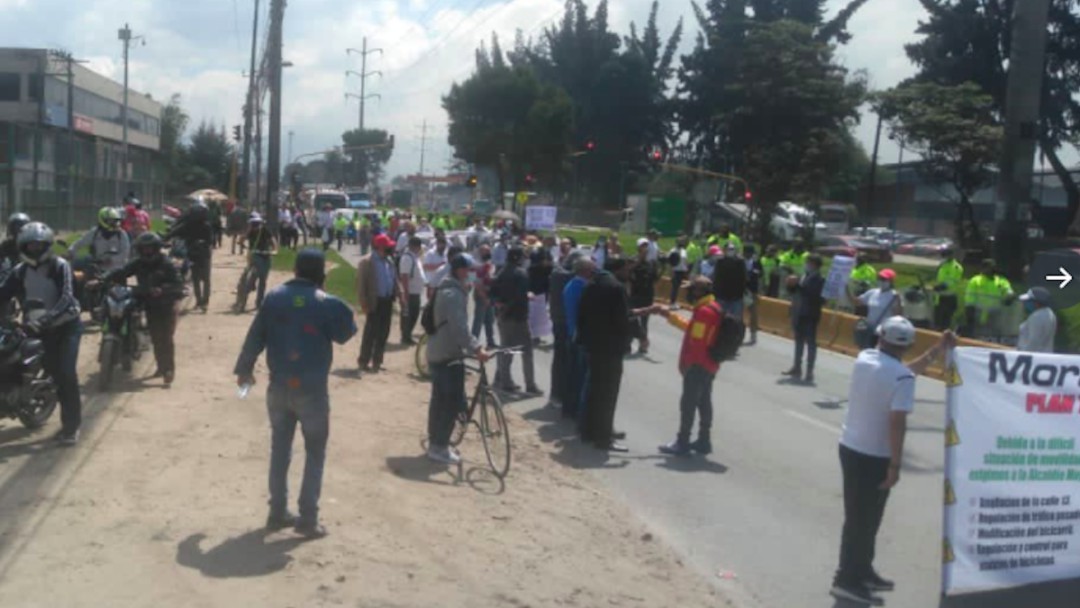 Protestas en la Calle 13, por fuertes trancones que genera el bicicarril